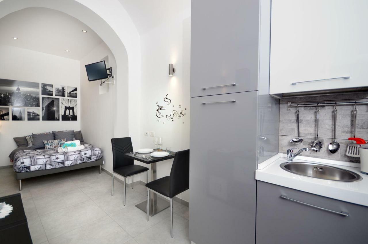 Alexandra Exclusive Naples